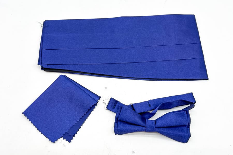 Kummerbund, Fliege und Einstecktuch